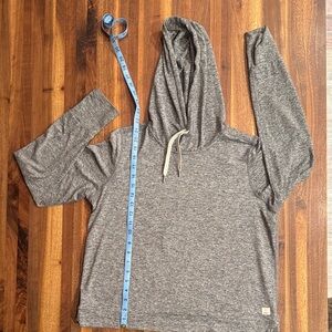 Vuori Heather Gray Halo Essential Hoodie. Size Medium